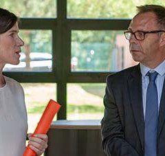 Vanessa Charbonneau, en visite au laboratoire Moltech Anjou de la Faculté des sciences d'Angers, pour son projet de modernisation CISPEO